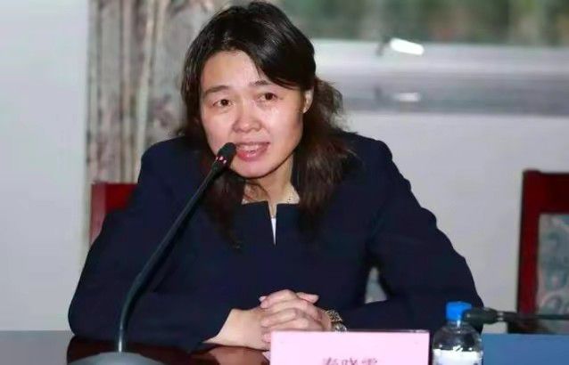 在最新曝光的终极预告中，惺惺相惜的妖精同类与和谐包容的人类，让无家可归的小黑陷入了两难抉择，颠沛流离的流浪过后，究竟哪里才是小黑最后的归属？预告中穿梭于暗夜楼宇的黑影、被人类咄咄相逼的风息都为潜在的危机埋下了伏笔，而小黑寻找新家的流浪旅途中种种趣事和温暖场景治愈力爆棚，让无数网友大呼;萌化了